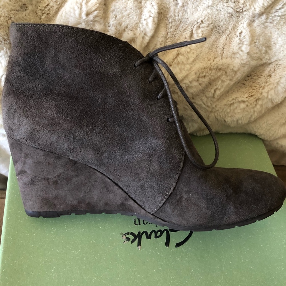 Clark’s Artisan Suede Wedge Lace Up Bootie - Picture 5 of 8